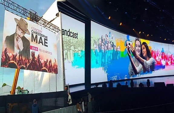 หน้าจอ LED แบบผ่อนคลายภายนอก 4 มม พิกเซล Pitch Multicolor