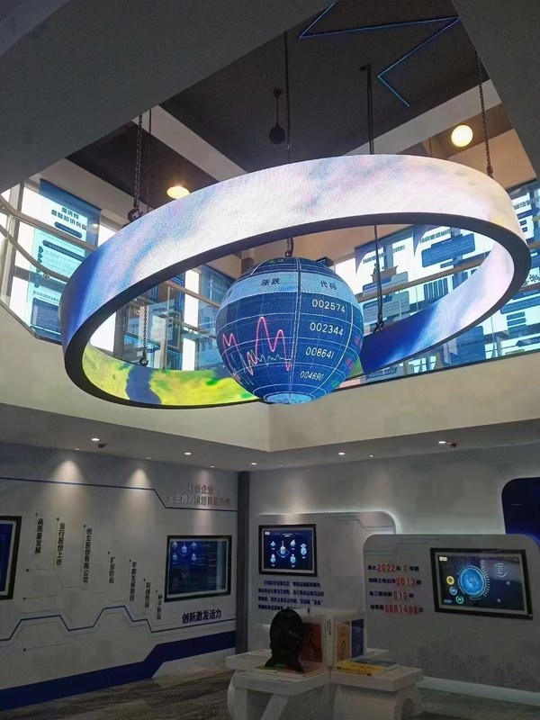 สกรีนจอ LED แบบกลมบางยืดหยุ่น P1.8 P2 P2.5 P3 สีเต็ม